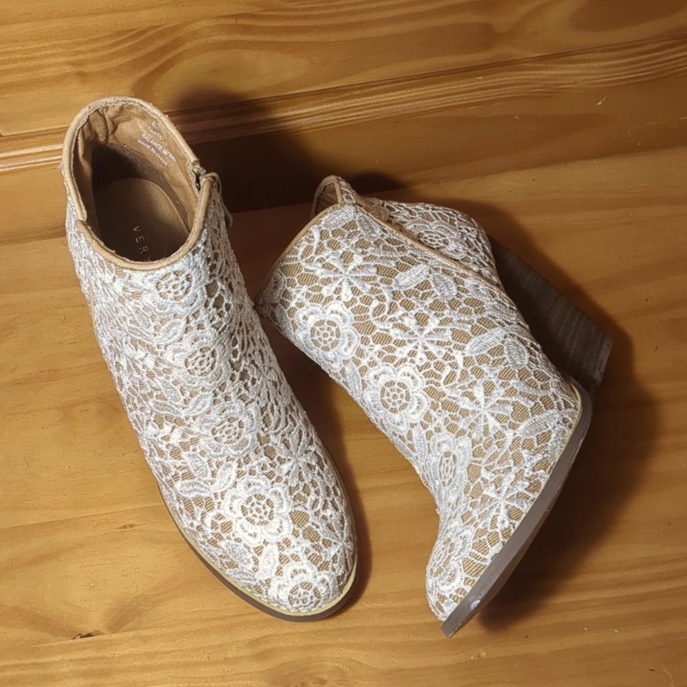 Lace Wrapped Western Style Ankle Booties 🤎
